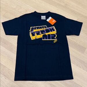 Nike tee small